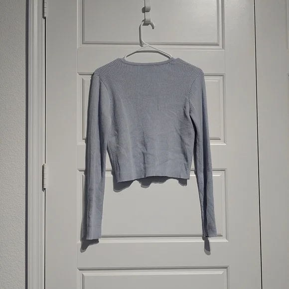 Discontinued Brandy Melville Zoe V-neck cardigan - Picture 2 of 4